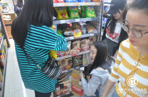 “壕”老板請(qǐng)客“搶”蘇寧小店，30秒搶什么最值？