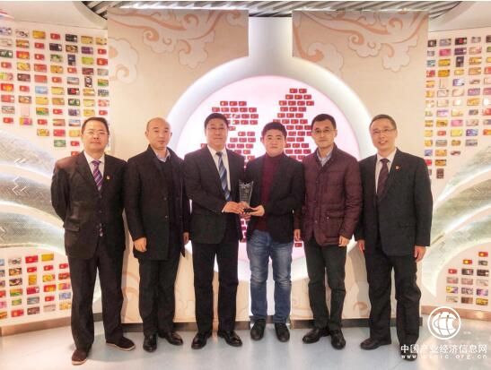 華拓金服集團榮獲光大銀行最佳服務(wù)貢獻獎