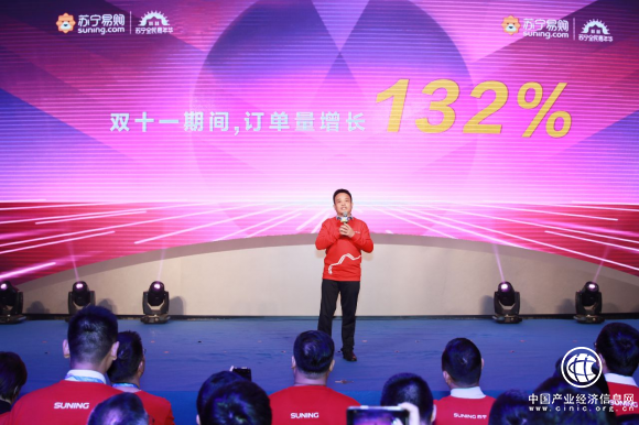 蘇寧雙十一圈粉明顯，上網(wǎng)pick江疏影上街偶遇楊洋