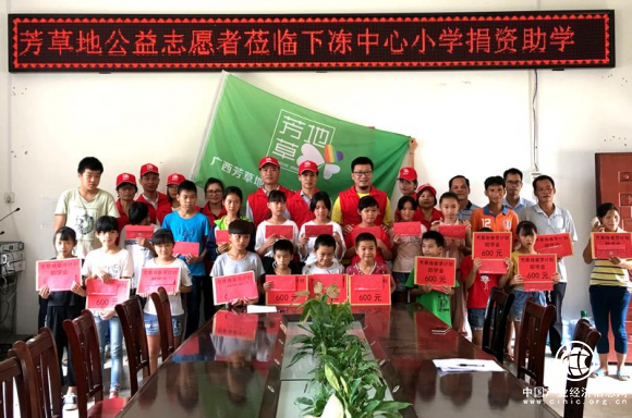 費(fèi)罡: “三駕馬車(chē)”踐行好扶貧公益領(lǐng)域的實(shí)踐者與探索者