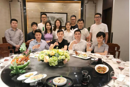 （中和應(yīng)泰邊風(fēng)煒事業(yè)部聚餐）