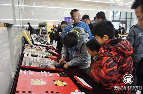 動手“拼”出想象力 ?？朴H子體驗營圓滿結束