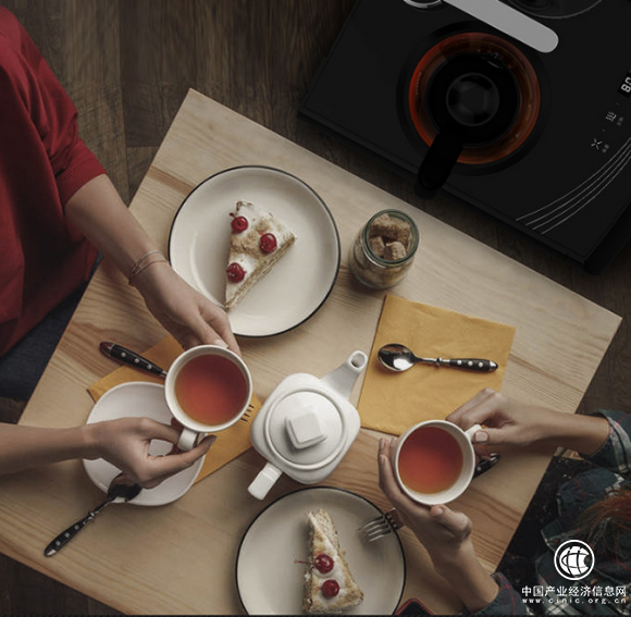 哪個品牌的飲水機好用，美的1625茶吧機開啟用水新方式