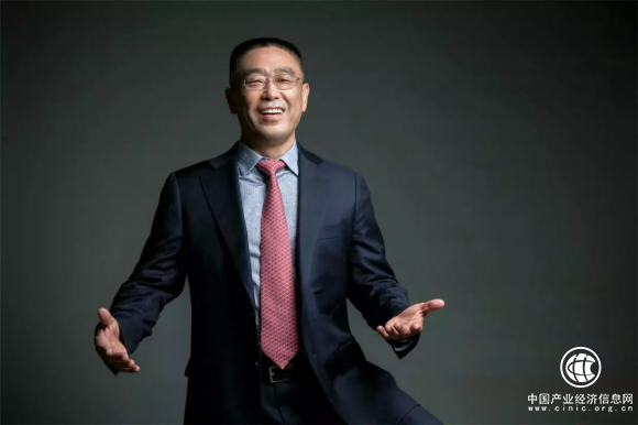 楊鏗深化多領(lǐng)域布局打造藍(lán)光產(chǎn)業(yè)生態(tài)鏈，實(shí)現(xiàn)同心多元化發(fā)展