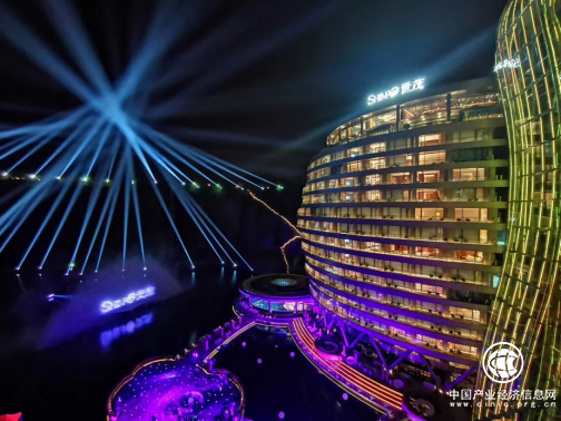 小程序變前臺、手機一鍵開房門…這家深入地下88米的酒店帶你入“智慧坑”