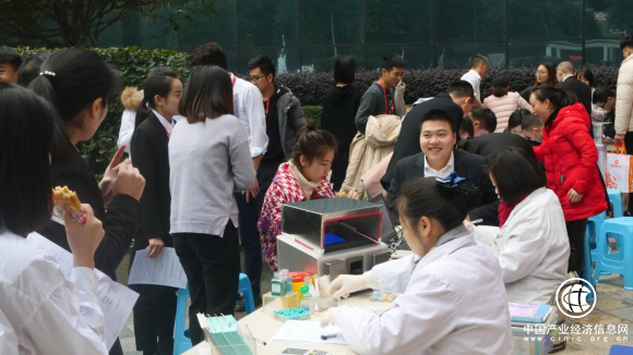 頂呱呱員工組團(tuán)志愿無償獻(xiàn)血 用愛積極回饋社會