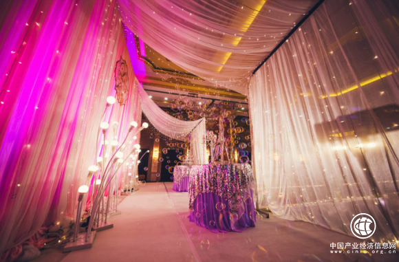 尤尼克攜手愛分擔商城推出免息分期，加速布局免息攝影分期市場