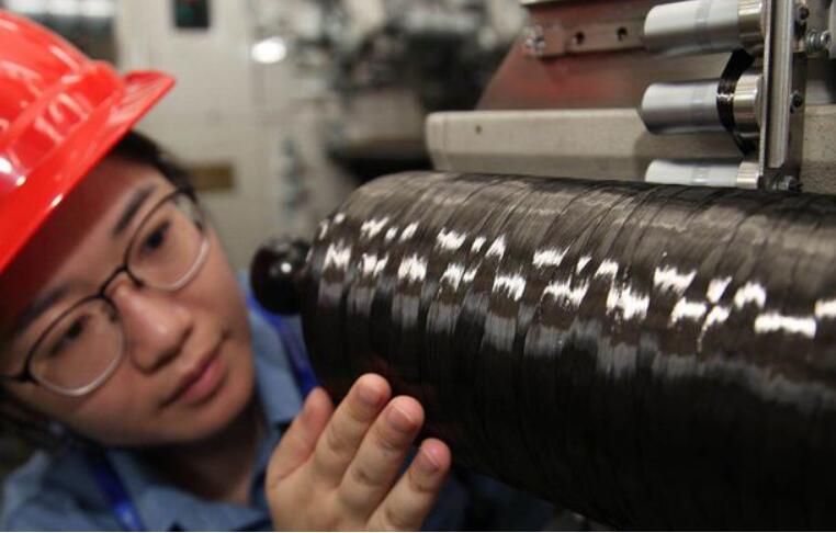 比鋼硬九倍、與口罩同源 這種新材料變成了高速列車頭