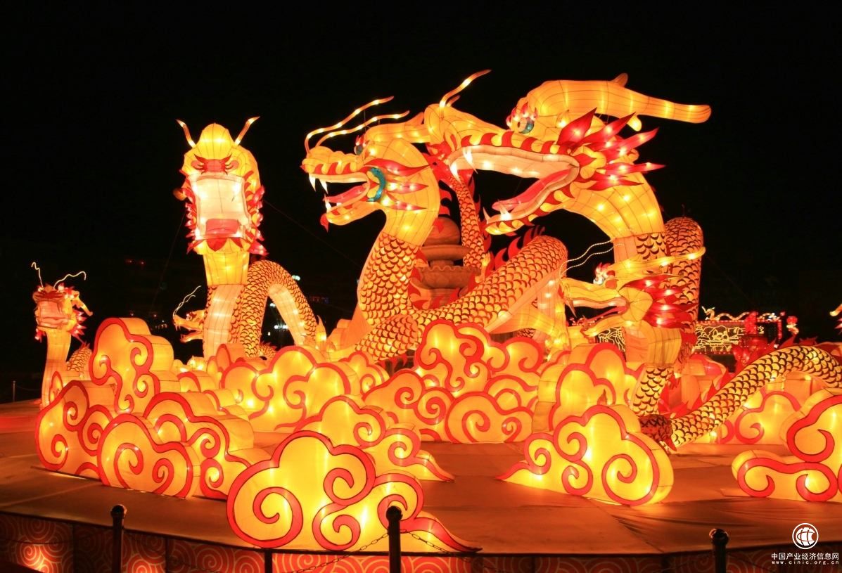 河南信陽(yáng)：燈火璀璨“夜經(jīng)濟(jì)” 激發(fā)消費(fèi)新活力