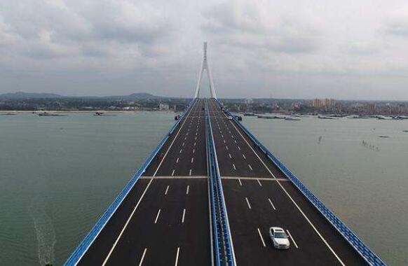 我國(guó)首座跨越地震活動(dòng)斷層跨海大橋正式通車