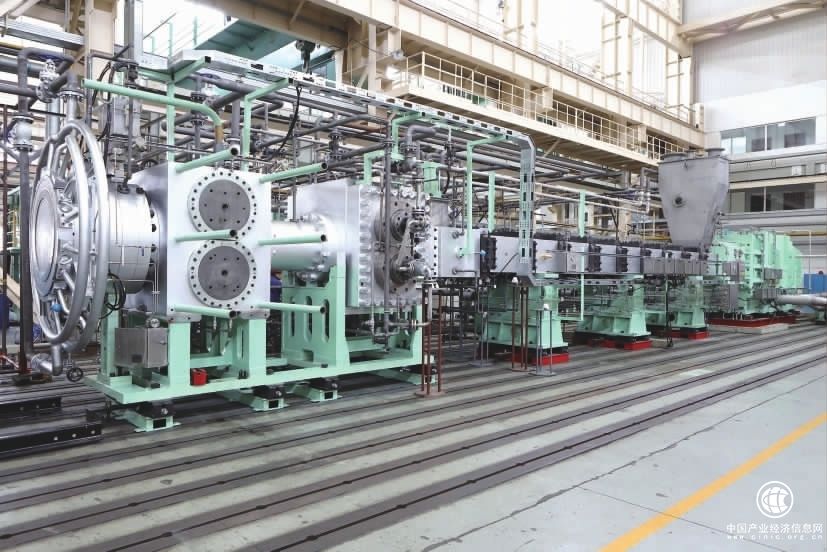 我國首臺(tái)套年產(chǎn)35萬噸聚丙烯擠壓造粒機(jī)組下線