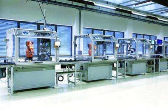 南京“機(jī)器人工廠”：機(jī)器人“自己”造“自己”？