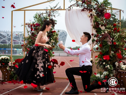 張培萌求婚張漠寒同款DR鉆戒亮相，見(jiàn)證浪漫真愛(ài)