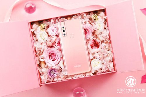 vivo這波520活動(dòng)走心了 超粉鮮花手機(jī)禮盒瞬間提升直男審美