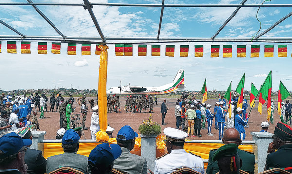 “新舟”60飛機(jī)參加喀麥隆國(guó)慶慶典