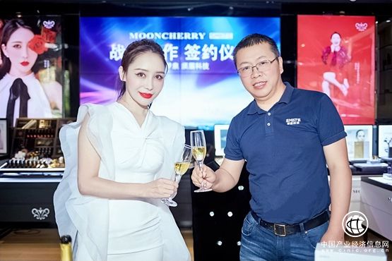 SMATE須眉與法國夢(mèng)泉達(dá)成戰(zhàn)略合作，打造美容新體驗(yàn)2