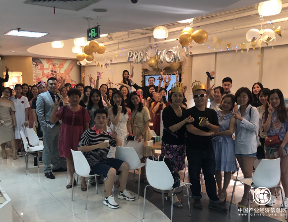 華爾街英語廣州學習中心 學員開啟異國舞會趣味體驗