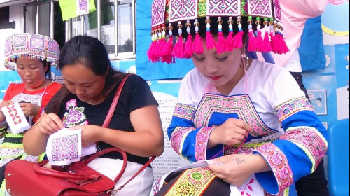斗牛、刺繡…… 福泉王卡“殺魚節(jié)”系列活動(dòng)歡樂多