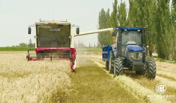 雷沃無(wú)人駕駛默契“搭檔”閃亮甘肅金昌