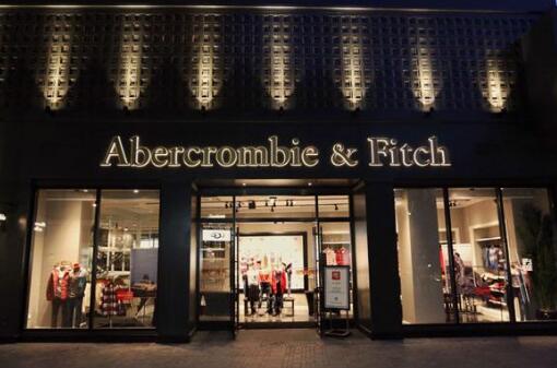 2021年以來福建共引進知名首店超700家 退稅備案商店數(shù)量已達253家