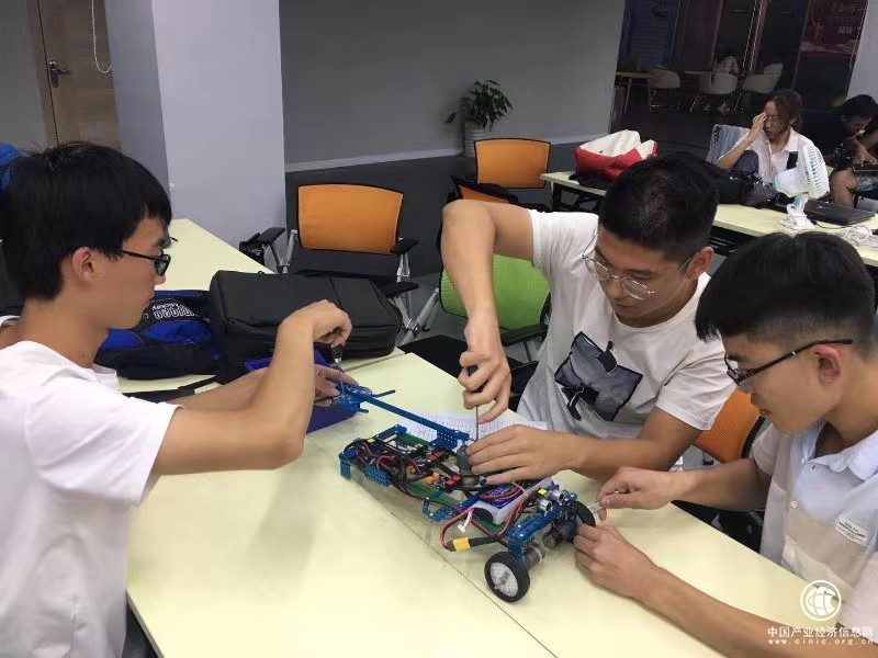 第四屆大學生創(chuàng)客馬拉松大賽在青島拉開帷幕