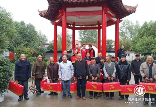 河南省方城縣楊樓鎮(zhèn)：情系重陽節(jié) 關愛老年人