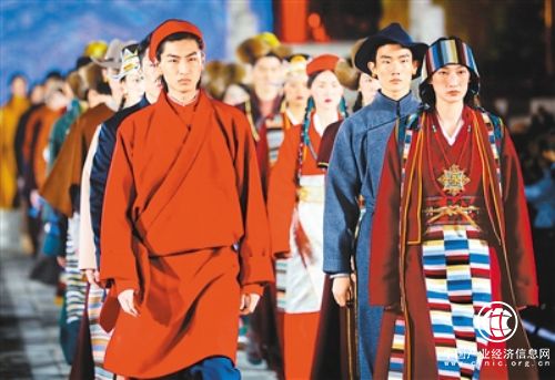 非遺服飾秀點亮北京中軸線