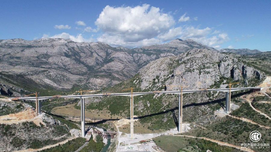 中交集團承建黑山莫拉契察大橋順利合龍