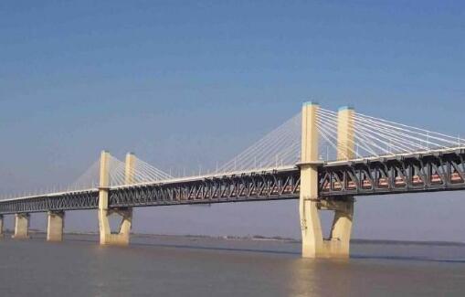 我國已建成各類長(zhǎng)江大橋115座