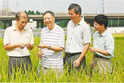 “布衣院士”留下無(wú)字豐碑
