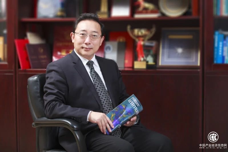 南開大學(xué)校長(zhǎng)回應(yīng)對(duì)其論文的質(zhì)疑：充滿信心