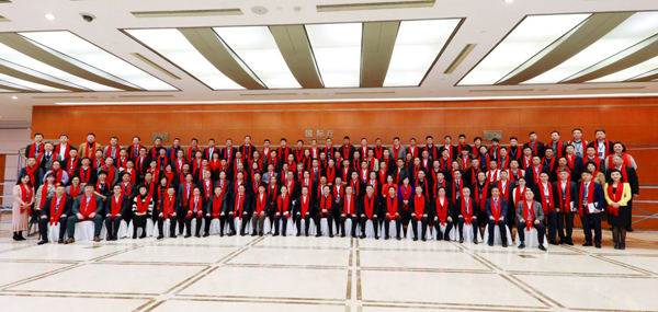 首屆長(zhǎng)三角蘇商大會(huì)暨上海市江蘇商會(huì)第三屆第一次會(huì)員代表大會(huì)成功舉行