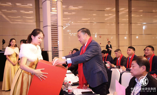 首屆長(zhǎng)三角蘇商大會(huì)暨上海市江蘇商會(huì)第三屆第一次會(huì)員代表大會(huì)成功舉行