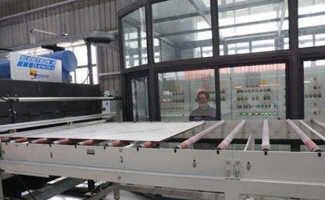 告別國(guó)外進(jìn)口 我國(guó)首條3mm超薄巖板生產(chǎn)線在鄂投產(chǎn)