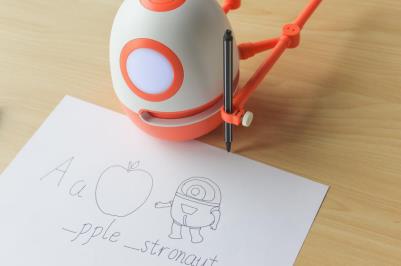 麥芽糖親子智能機器人，讓孩子愛上學習