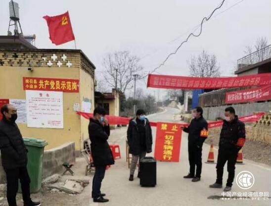 河南南召：煜煜黨徽閃爍在疫情防控的每個(gè)角落