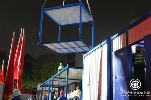 直擊現(xiàn)場(chǎng)，廣西版“小湯山”醫(yī)院完成最后一個(gè)集裝箱吊裝