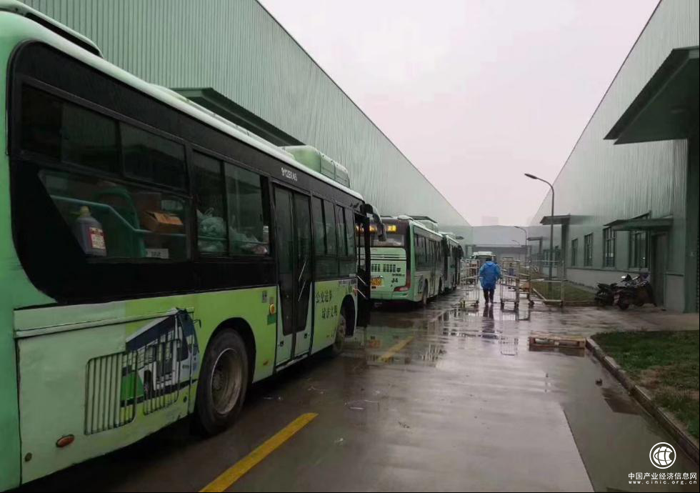 武漢蔬菜便民快車來了！美菜聯(lián)手公交集團(tuán)為市民保供