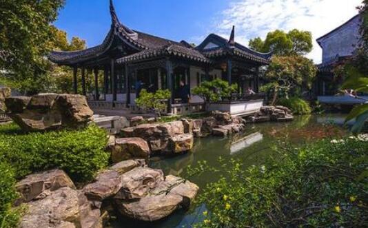 “斑斕秋色+新潮玩法”點(diǎn)燃賞秋游新熱力 文旅新消費(fèi)活力十足