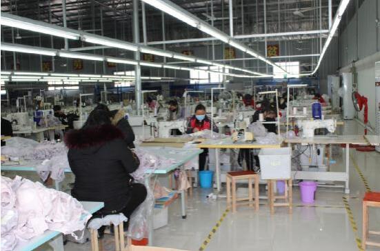 河南省方城縣廣陽鎮(zhèn)扶貧車間提亮攻堅(jiān)質(zhì)量成色