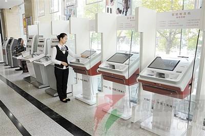 近900家銀行網(wǎng)點關(guān)門謝客 智能化轉(zhuǎn)型勢在必行