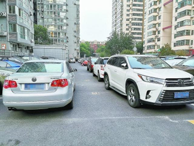 有些小區(qū)生命通道還是不通 市民呼吁嚴格執(zhí)法