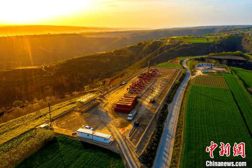 長(zhǎng)慶油田注水開(kāi)發(fā)精細(xì)化：讓油藏“喝飽水”產(chǎn)效益油