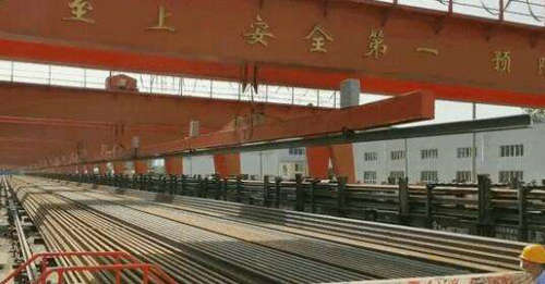 北京大興機(jī)場(chǎng)站至雄安站鋼軌開(kāi)始焊接