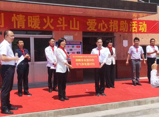 《民生周刊》來(lái)灤平開(kāi)展“名譽(yù)校長(zhǎng)”愛(ài)心捐贈(zèng)活動(dòng)