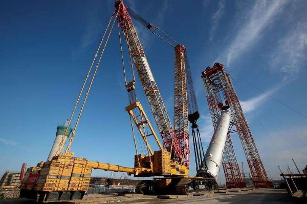 中國石化刷新國內(nèi)最重單臺(tái)設(shè)備整體吊裝紀(jì)錄