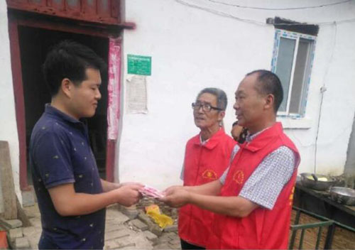 “三伏天”愛(ài)心助學(xué) 情暖寒門(mén)學(xué)子心