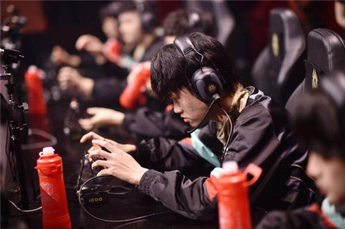 挺過(guò)疫情沖擊，中國(guó)電競(jìng)行業(yè)為啥更紅火了？