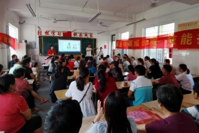 河南省南召縣石門(mén)鄉(xiāng)開(kāi)展職業(yè)技能培訓(xùn) 提升農(nóng)村勞動(dòng)技能