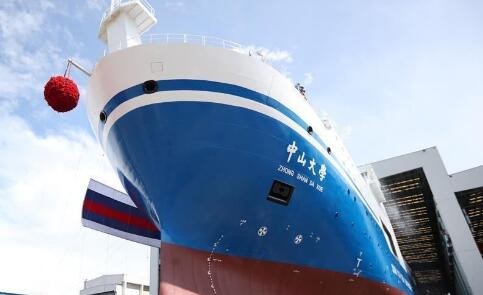 我國海洋綜合科考實習(xí)船“中山大學(xué)”號命名下水